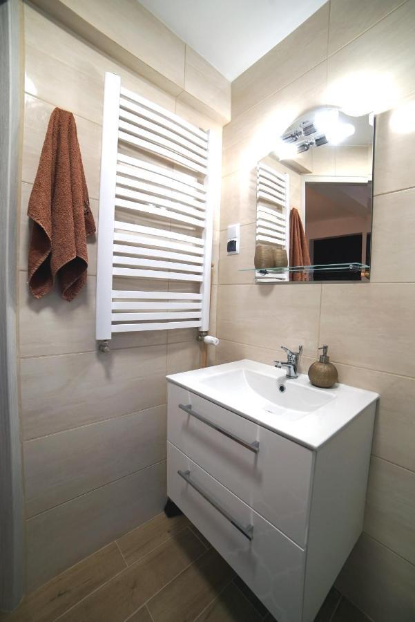Apartament Naleczow Dom Pod Orzechami Exteriör bild