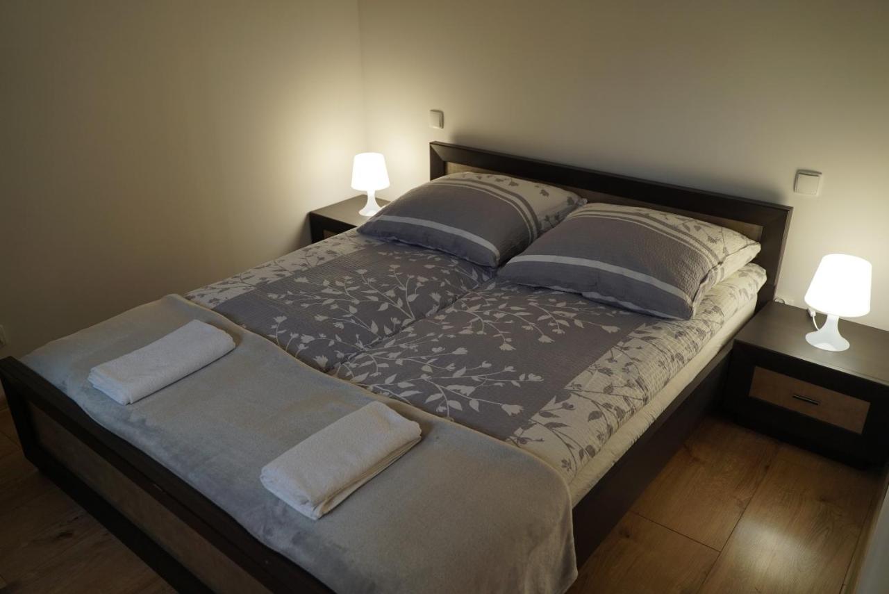 Apartament Naleczow Dom Pod Orzechami Exteriör bild