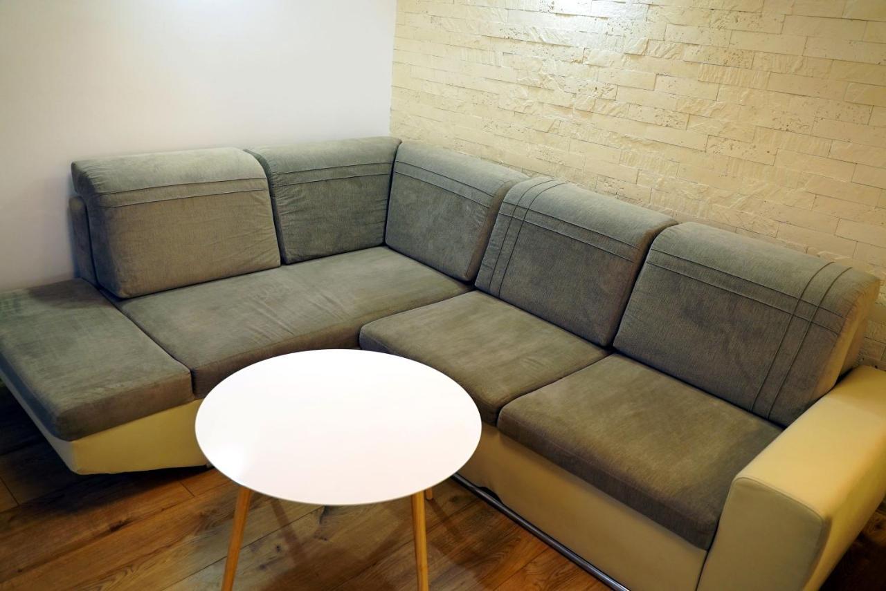 Apartament Naleczow Dom Pod Orzechami Exteriör bild